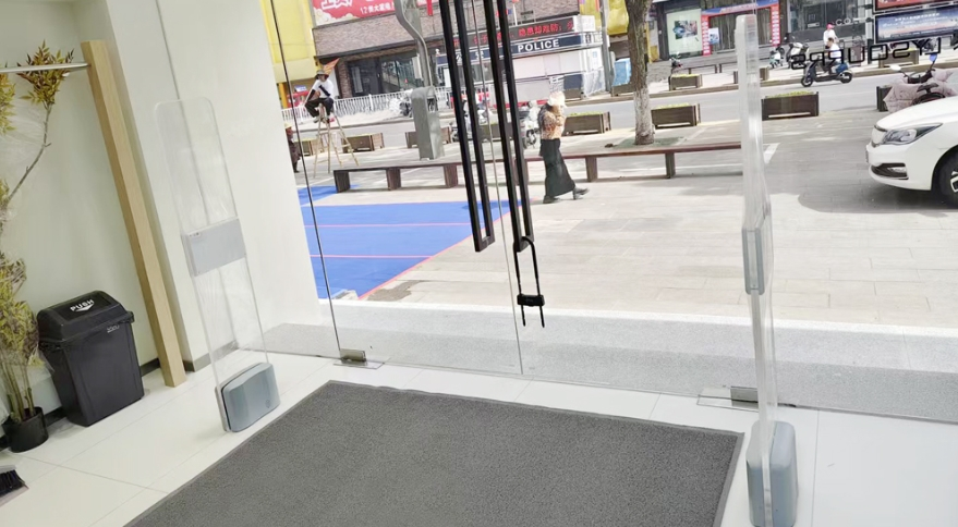 Frekuensi dual AM & RFID: Keamanan cerdas kanggo industri ritel busana.